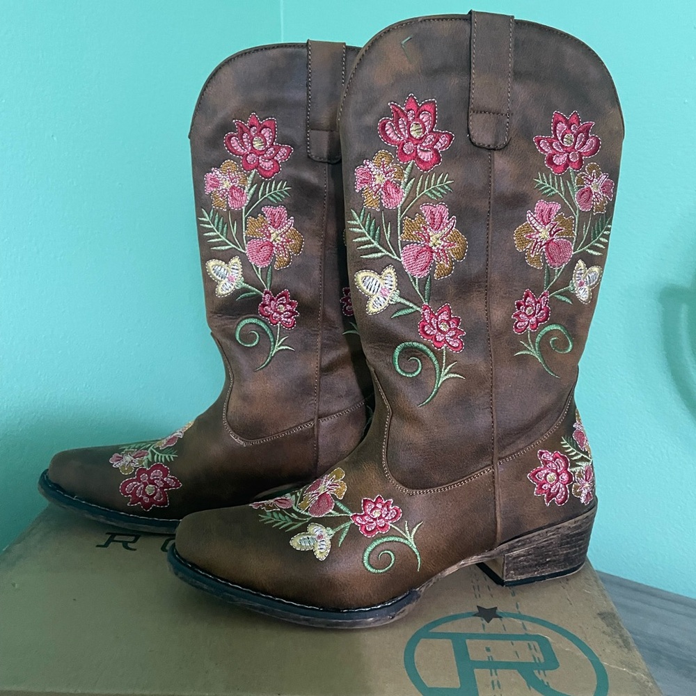 Roper boots women size 9 Brown Floral Embroidered Cowboy Boots , only wore once